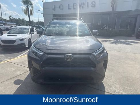 Used 2022 Toyota RAV4 XLE w/ Convenience Package FWD image 3