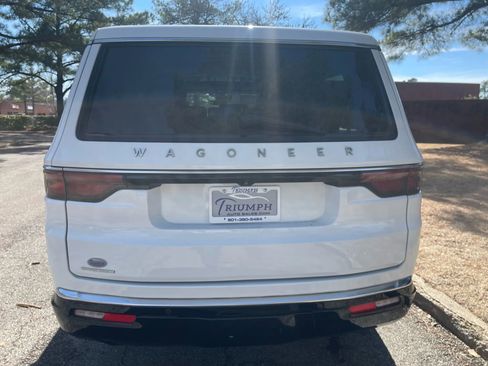 Used 2023 Jeep Wagoneer 4WD w/ Premium Group I image 4