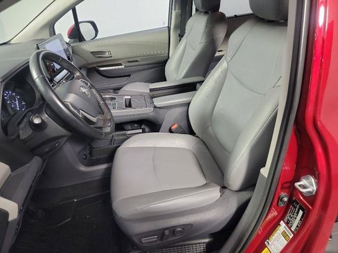 Used 2021 Toyota Sienna XLE image 20