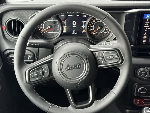 Used 2026 Jeep Wrangler Unlimited Rubicon w/ Technology Group AWD/4WD image 17