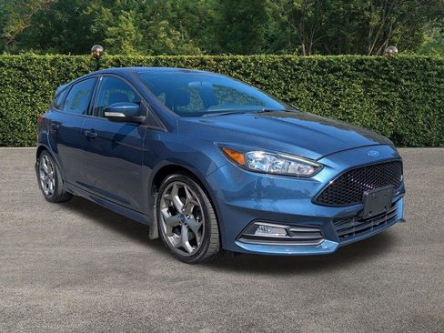 Used 2018 Ford Focus ST image 2