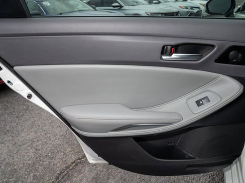 Certified 2021 Toyota Avalon XLE w/ Moonroof Package image 10