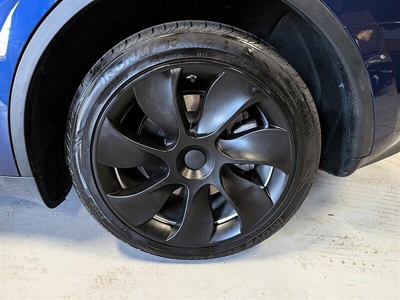 Used 2023 Tesla Model Y Long Range AWD/4WD image 14