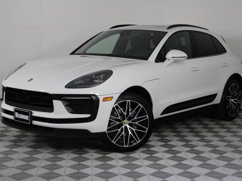 Certified 2026 Porsche Macan AWD/4WD image 1