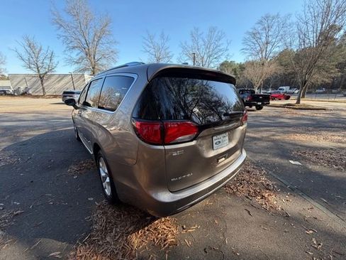 Used 2017 Chrysler Pacifica Touring-L Plus w/ Tire & Wheel Group image 5