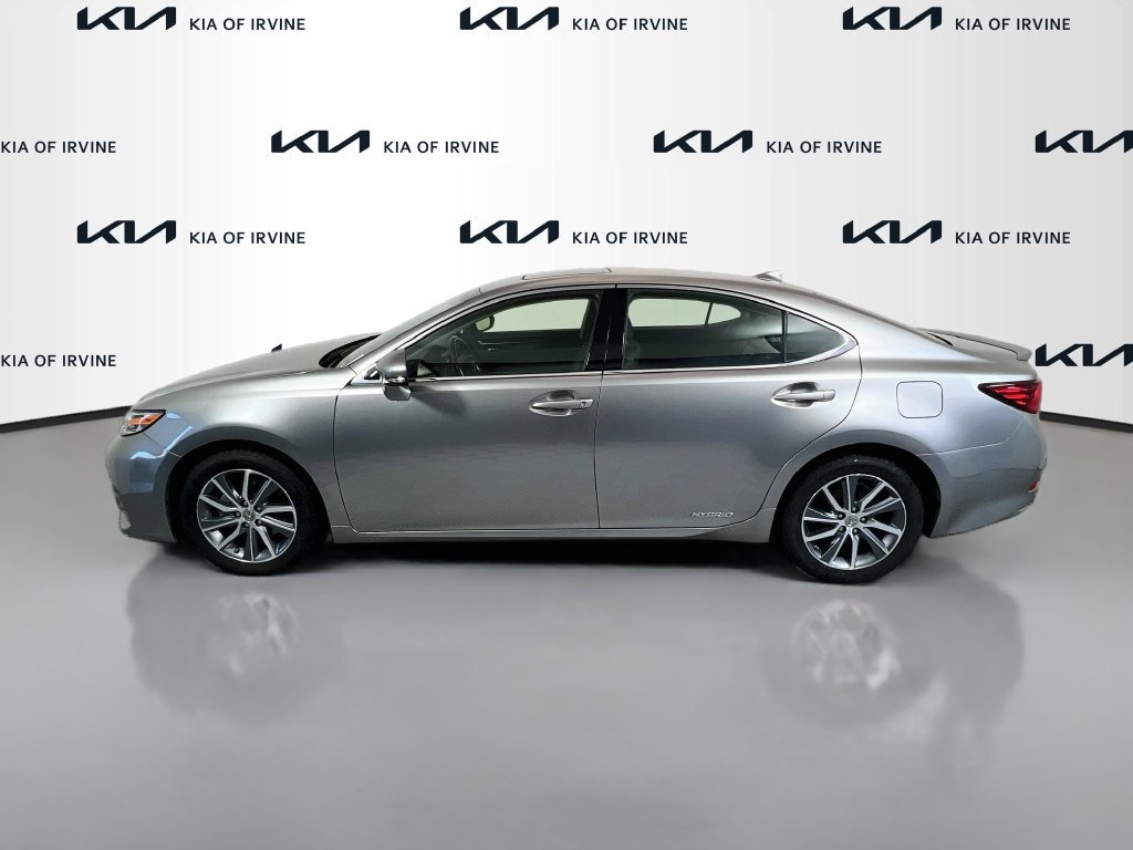 Used 2016 Lexus ES 300h w/ Luxury Package w/Wood Trim FWD image 4