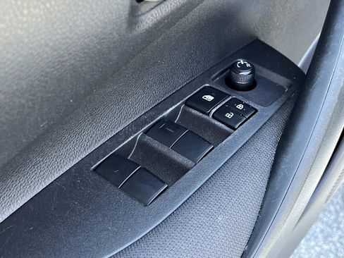 Used 2020 Toyota Corolla LE image 25