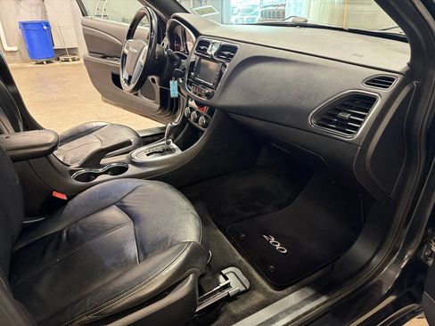 Used 2012 Chrysler 200 Limited FWD image 16