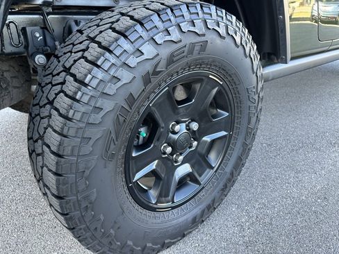 Used 2023 Jeep Gladiator Mojave w/ Cold Weather Group image 8