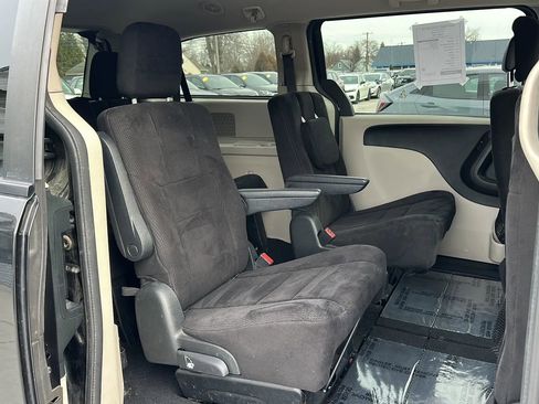 Used 2011 Dodge Grand Caravan Mainstreet w/ PWR Convenience Group image 16