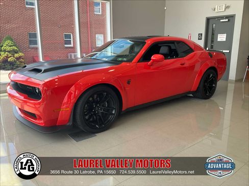 Used 2022 Dodge Challenger SRT Hellcat RWD image 1
