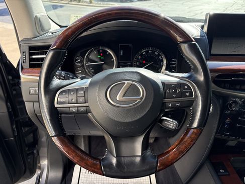 Used 2017 Lexus LX 570 4WD w/ Luxury Package image 18
