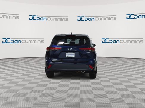 Used 2023 Toyota Highlander LE image 7