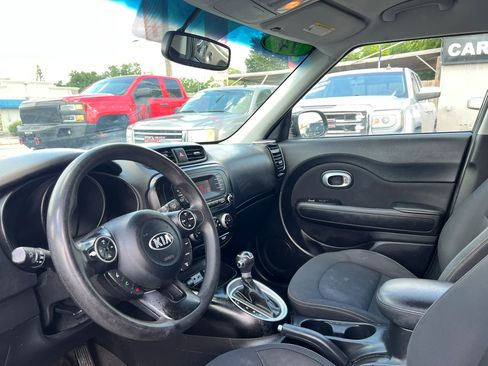 Used 2014 Kia Soul FWD image 9