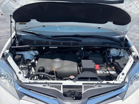 Used 2020 Toyota Sienna XLE w/ XLE Navigation Package FWD image 31