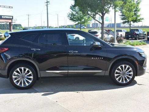 Used 2024 Chevrolet Blazer Premier AWD/4WD image 4