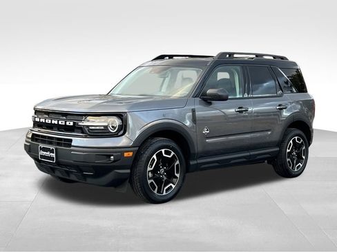 Used 2023 Ford Bronco Sport Outer Banks w/ Tech Package image 2