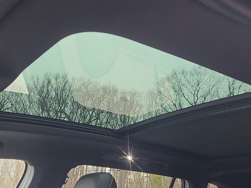 Certified 2024 Volkswagen Tiguan SE R-Line image 10