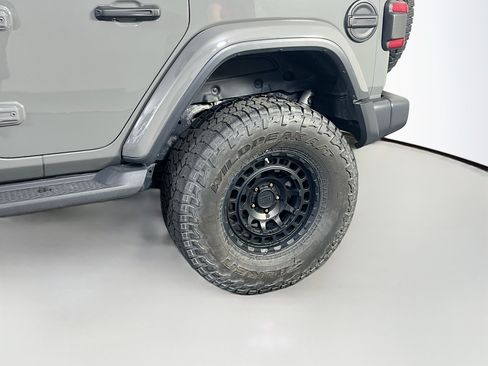 Used 2020 Jeep Wrangler Unlimited Sahara AWD/4WD image 30
