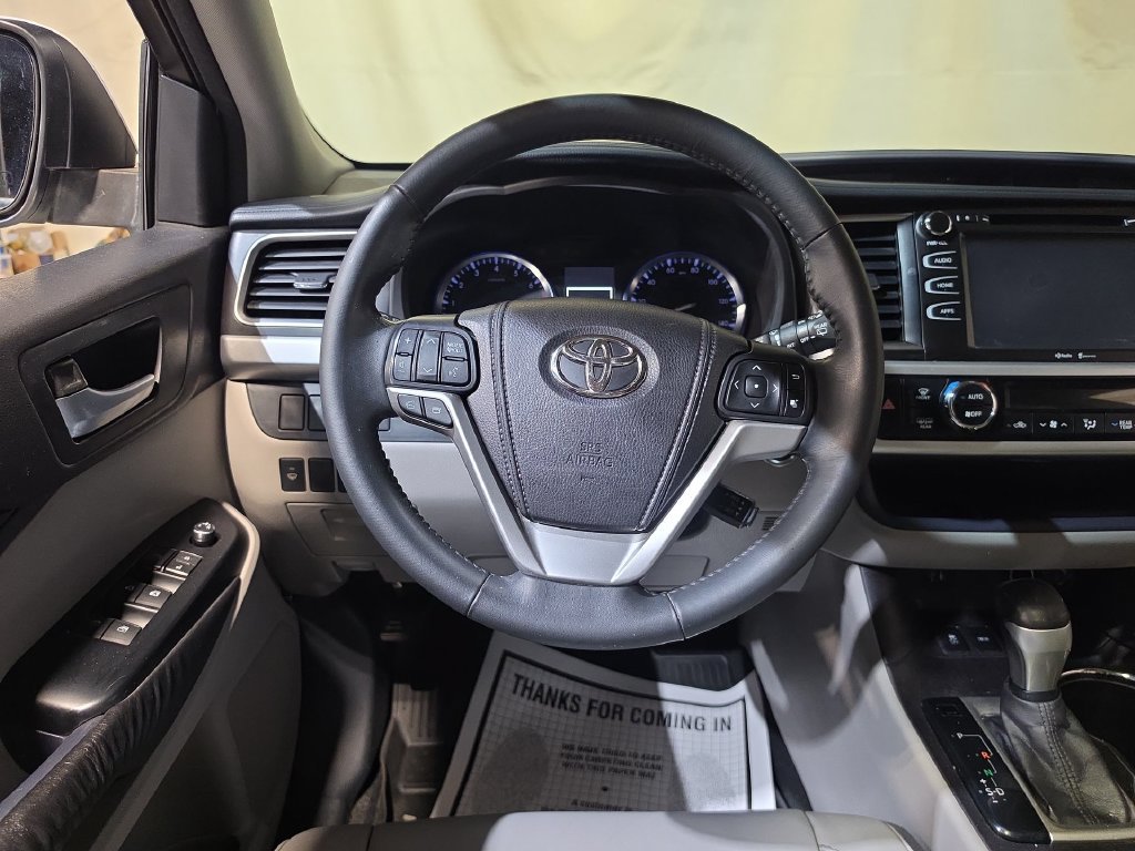 Used 2015 Toyota Highlander XLE AWD/4WD image 11