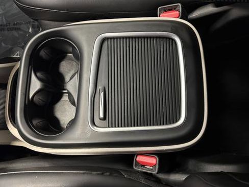 Used 2023 Chrysler Pacifica Touring-L FWD image 19