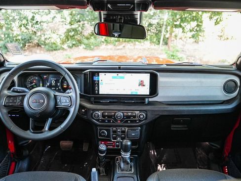 Used 2024 Jeep Wrangler Unlimited AWD/4WD image 12