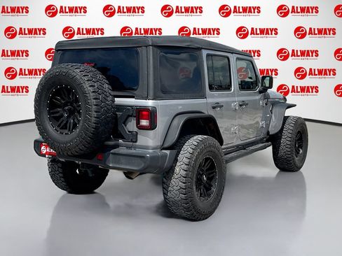 Used 2019 Jeep Wrangler Unlimited Sahara AWD/4WD image 5