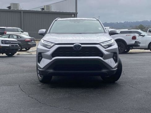 Used 2022 Toyota RAV4 XLE Premium image 9