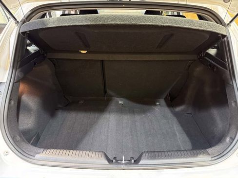 Used 2017 Hyundai Elantra GT image 14