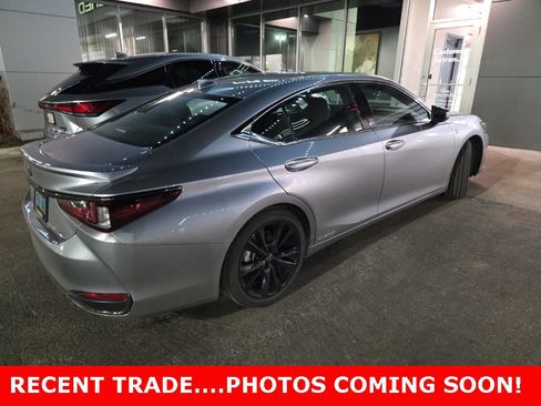 Certified 2022 Lexus ES 300h F Sport image 3