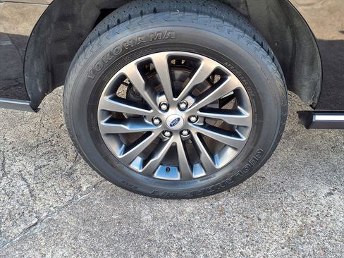 Used 2020 Ford Expedition Limited image 27