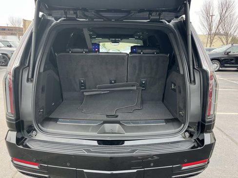 Used 2025 Cadillac Escalade Sport Platinum w/ LPO, ONYX Package image 12