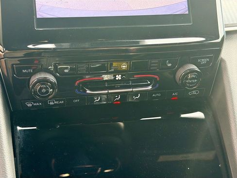 Used 2024 Jeep Grand Cherokee Altitude image 32