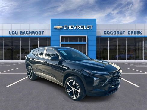 Certified 2024 Chevrolet Trax RS w/ Driver Confidence Package image 2