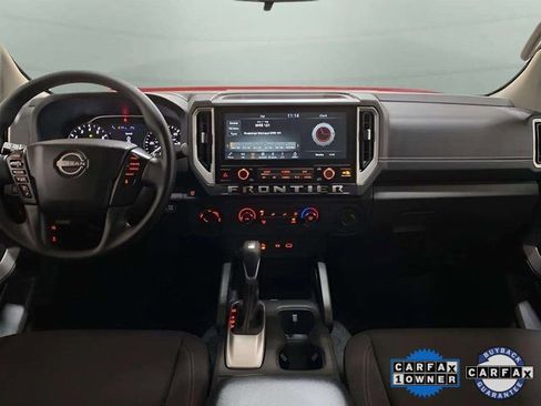 Used 2025 Nissan Frontier SV image 9