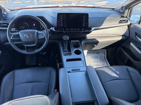 Used 2022 Toyota Sienna XSE image 20