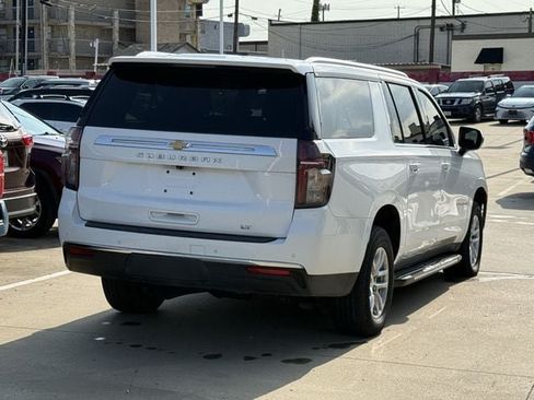 Used 2021 Chevrolet Suburban LT RWD image 4