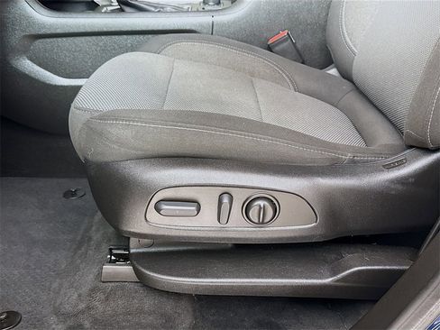 Used 2023 Chevrolet Traverse LT image 21