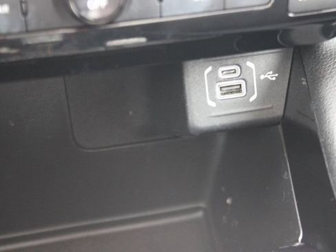 Used 2022 Jeep Compass Limited w/ Sun and Sound Group image 11