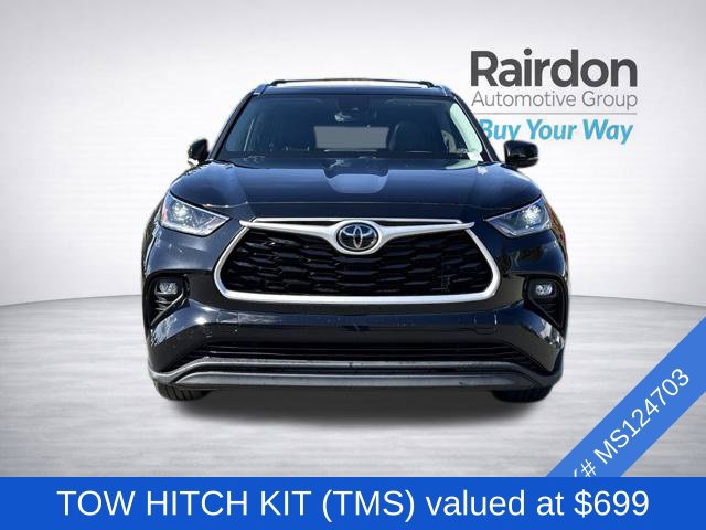 Used 2021 Toyota Highlander XLE AWD/4WD image 2