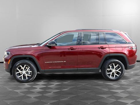 Used 2025 Jeep Grand Cherokee Limited w/ Trailer Tow Package AWD/4WD image 3