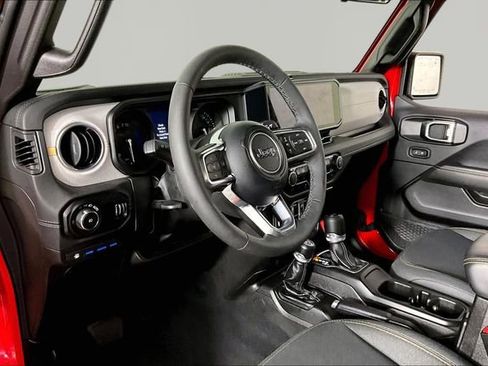 Used 2025 Jeep Wrangler Unlimited Sahara w/ Safety Group AWD/4WD image 16