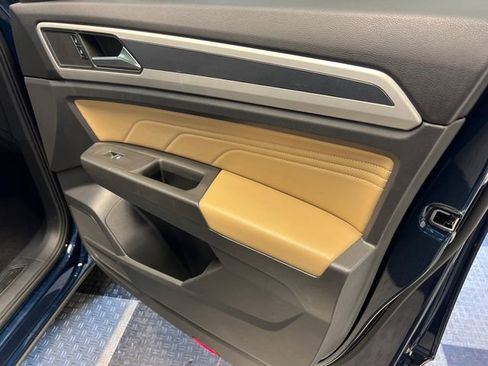 Certified 2022 Volkswagen Atlas Cross Sport SE image 12