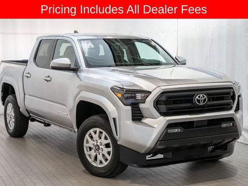 Used 2024 Toyota Tacoma SR5 AWD/4WD image 1
