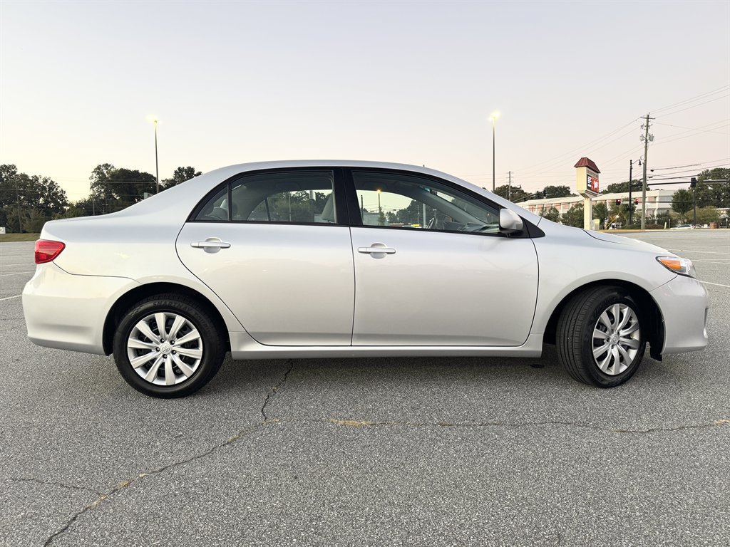Used 2012 Toyota Corolla LE FWD image 29