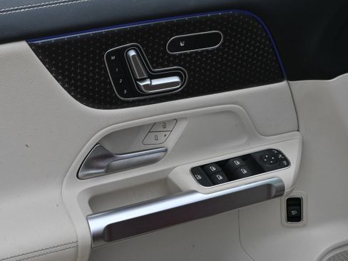 Used 2024 Mercedes-Benz GLB 250 image 26