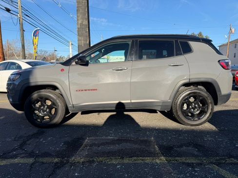 Used 2023 Jeep Compass Trailhawk image 16