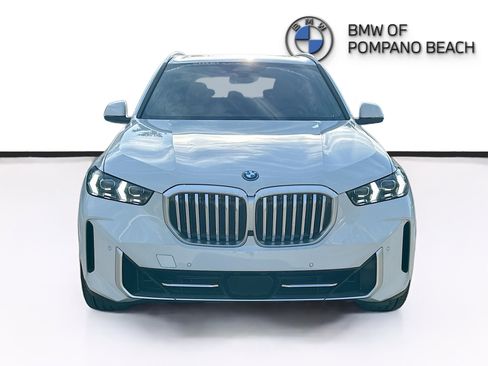 New 2026 BMW X5 xDrive50e w/ Premium Package AWD/4WD image 2