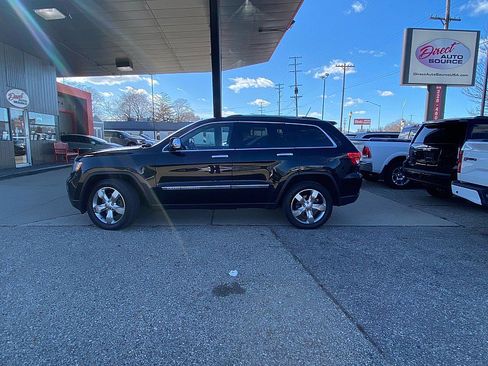 Used 2013 Jeep Grand Cherokee Overland image 2