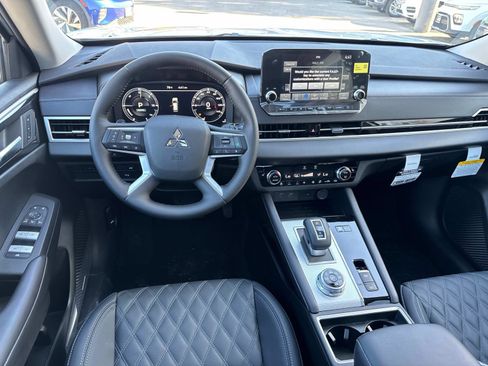 New 2025 Mitsubishi Outlander 4WD Plug-In Hybrid image 10